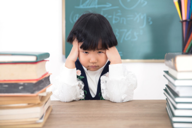 学习不在状态的小姑娘