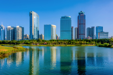 中国海南省海口市滨海大道建筑群风光