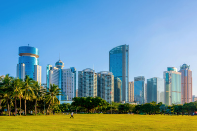 中国海南省海口市滨海大道建筑群风光