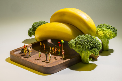 香蕉西蓝花小朋友拿着气球