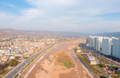 甘肃天水境内的渭河航拍