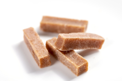 一碟消食开胃的传统休闲食品山楂条特写