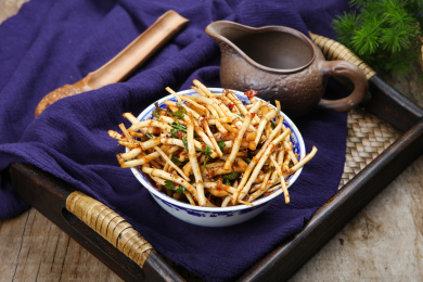 特色菜凉拌鱼腥草