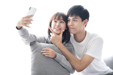 一对年轻的情侣