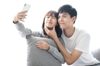 一对年轻的情侣