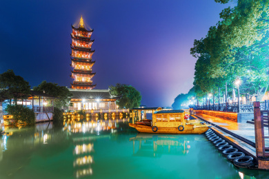 中国浙江嘉兴桐乡乌镇西栅景区白莲塔夜景