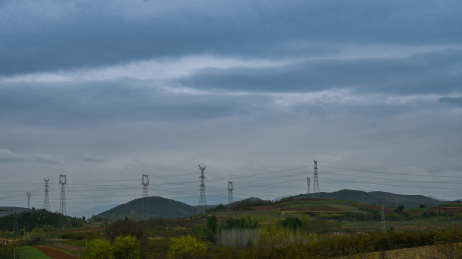 山区的高压线路