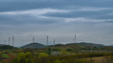 山区的高压线路