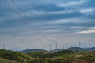 山区的高压线路