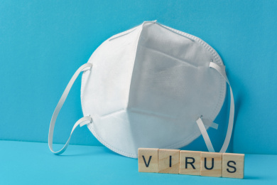 蓝色背景一次性N95全封闭口罩