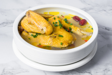 养生党参枸杞老母鸡汤