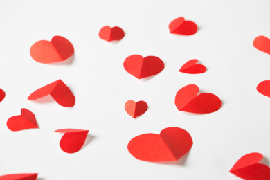 白色背景红色爱心组成的图案