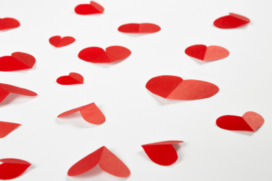 白色背景红色爱心组成的图案