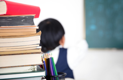 接受文化教育的孩子