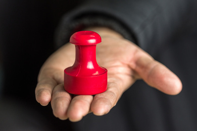 握在手上的红色印章