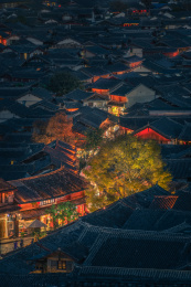中国云南丽江古城街道夜景