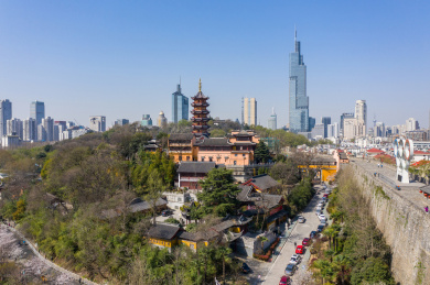 航拍千年古刹南京鸡鸣寺