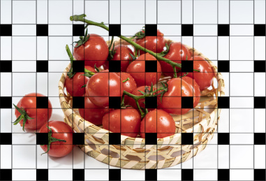 一筐加了编织效果的红色小西红柿