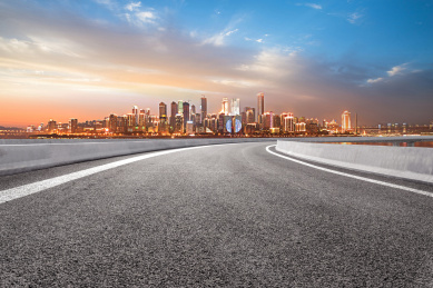 高速公路和城市风光背景