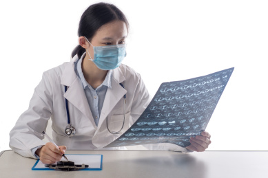 年轻医生再查看CT报告