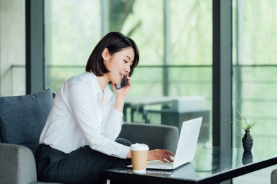 亚洲年轻商务女白领