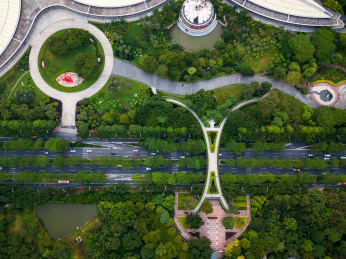 广东广州白云大道南人行天桥