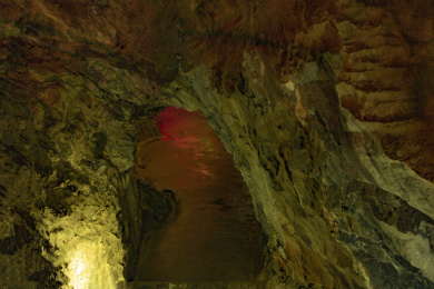 中国海南石花水洞的奇石异景