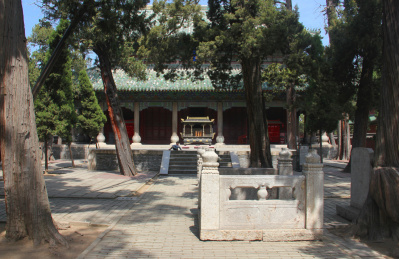 山东邹城孟子孟庙亚圣殿与天震井