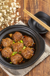 营养美味的红烧丸子特写