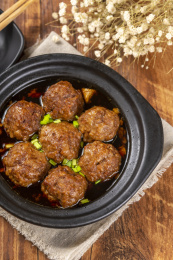 营养美味的红烧丸子特写