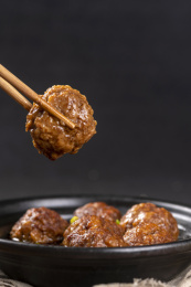 营养美味的红烧丸子特写