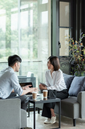 工作中的商务人士