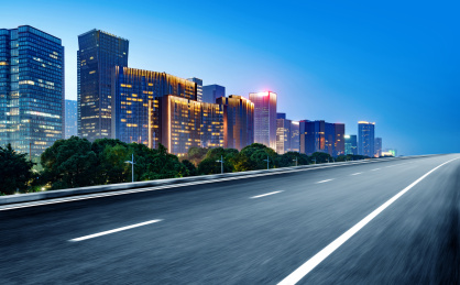 杭州钱江新城，公路和摩天大楼