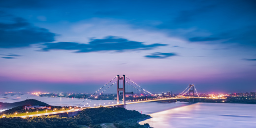 中国江苏无锡江阴长江大桥夜景
