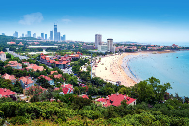 航拍青岛城市海岸线风光全景