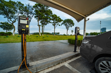 海边的户外充电桩