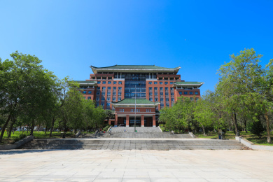 华南农业大学行政楼全景