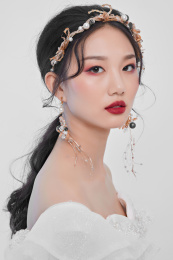 女人妆面