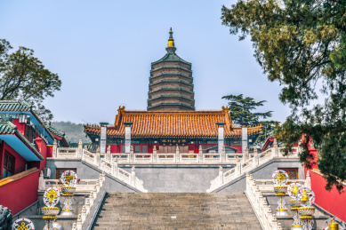 中国北京八大处公园灵光寺