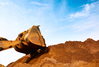 挖掘机挖土