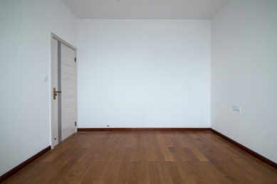 空房间木地板和白色墙