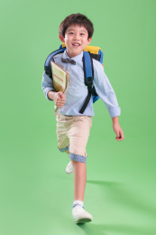 背书包的快乐小学生