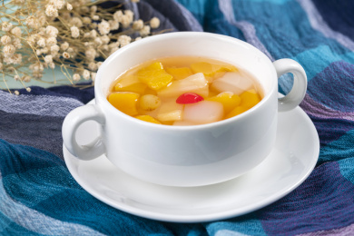 一碗黄桃椰果水果沙拉什锦水果糖水特写