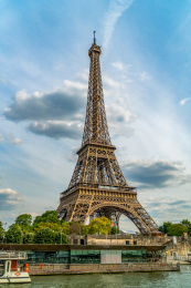 欧洲法国巴黎埃菲尔铁塔全景竖构图