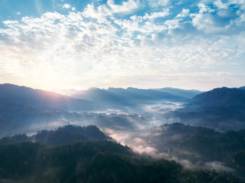 航拍重庆日出时分的重庆江津四面山景区