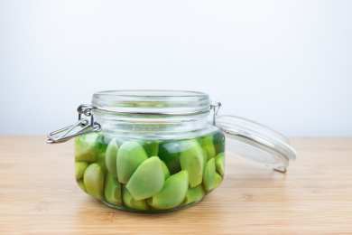 玻璃罐里的腊八蒜