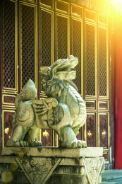 中国云南省昆明市黑龙潭公园门口的石雕