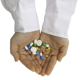 穿白衣的双手捧着药