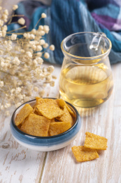 传统小吃零食小米锅巴特写