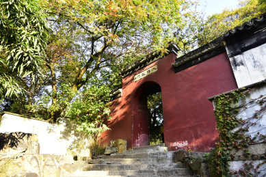 中国苏州园林虎丘风景区解脱门